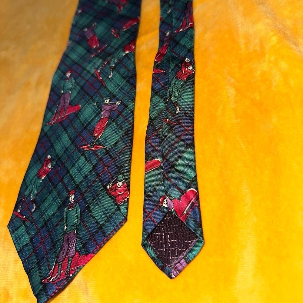 Plaid Necktie with golfer Design